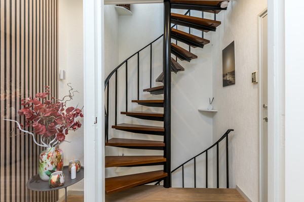 Foto - Te koop: Ruime gemoderniseerde instapklare hoekwoning met veel woonoppervlakte en tuin in de wijk Pronsebroek te Heerlen